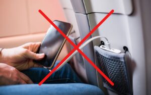 Quy định mới về sạc dự phòng trên máy bay năm 2026: Hành khách cần biết gì?