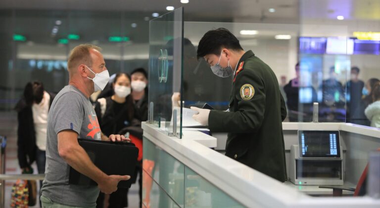 Cập nhật quy định mới: Khai báo trước khi nhập cảnh tại sân bay Tân Sơn Nhất từ 15/04/2026