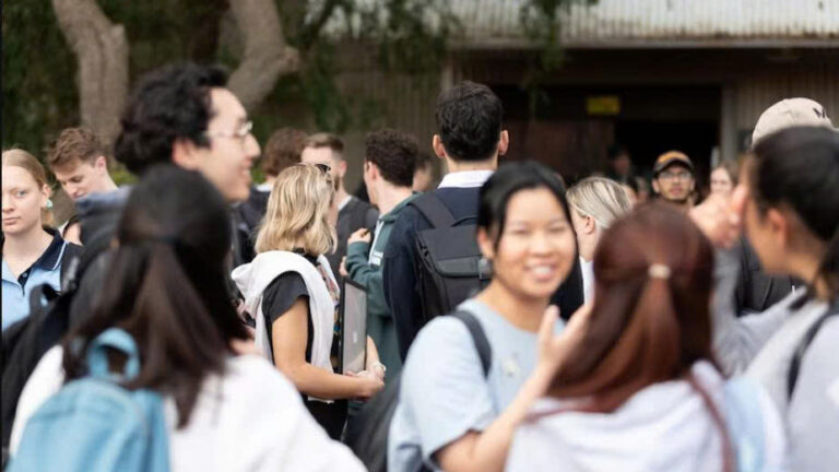 Australia Temporarily Suspends New Course Approvals for Private Colleges to Tackle Visa Abuse