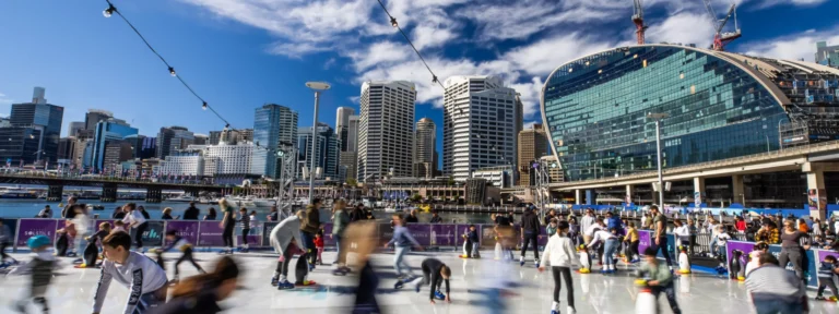 Darling Harbour vào mùa đông: Sân trượt băng ngoài trời đã chính thức trở lại tại Sydney