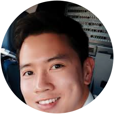 Cơ trưởng Nguyễn Quang Đạt